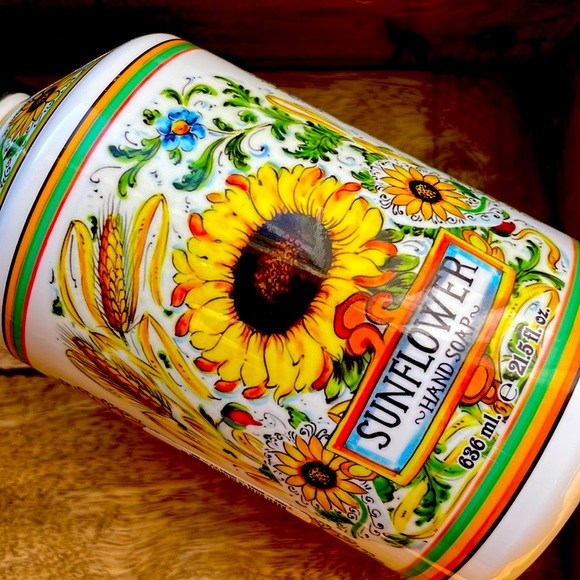 🌻 Sunflower Hand Soap 🧼 in Beautifully Designed Container 🌻Never Used! - Picture 5 of 12